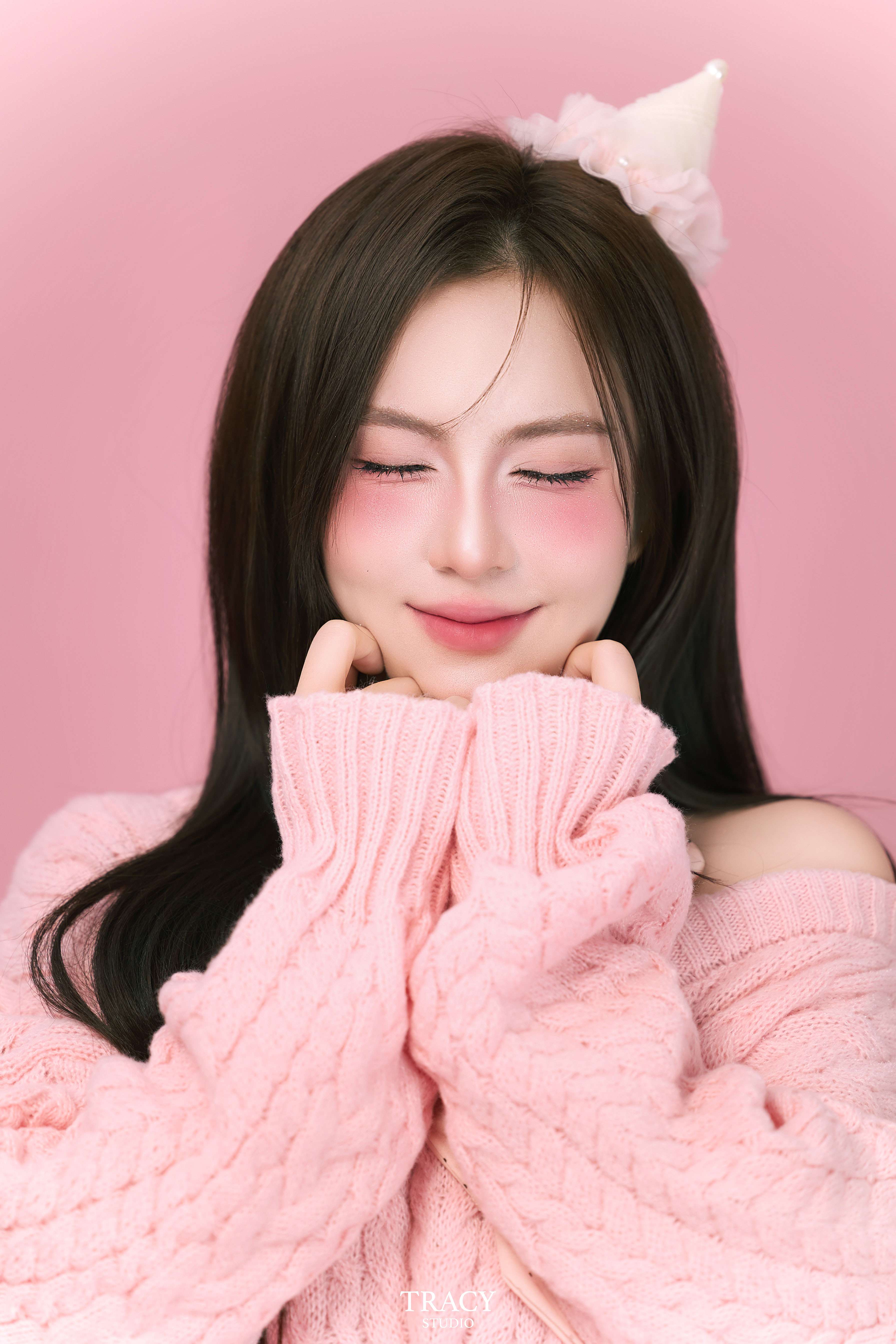 frontend/img/gallery/anh-giang-sinh/tracy-studio-chup-concept-noel-pink (1).jpg